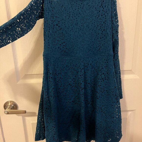 BRAND NEW Hollister Off-the-Shoulder Lace Skater Dress - Blue, Size S - Picture 3 of 6